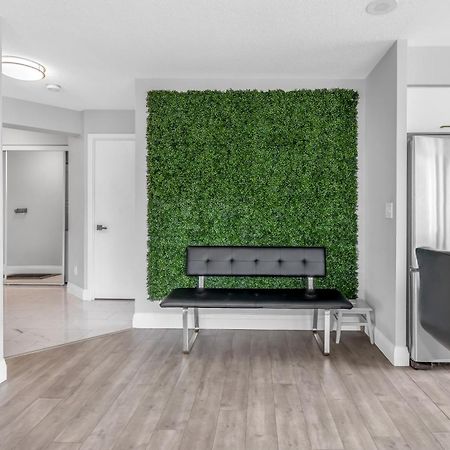 2 Bedroom Waterfront Condo Downtown W/ Free Parking Toronto Bagian luar foto