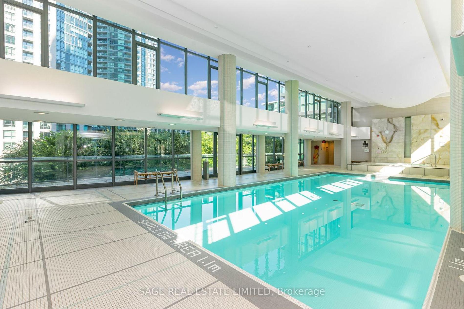 2 Bedroom Waterfront Condo Downtown W/ Free Parking Toronto Bagian luar foto