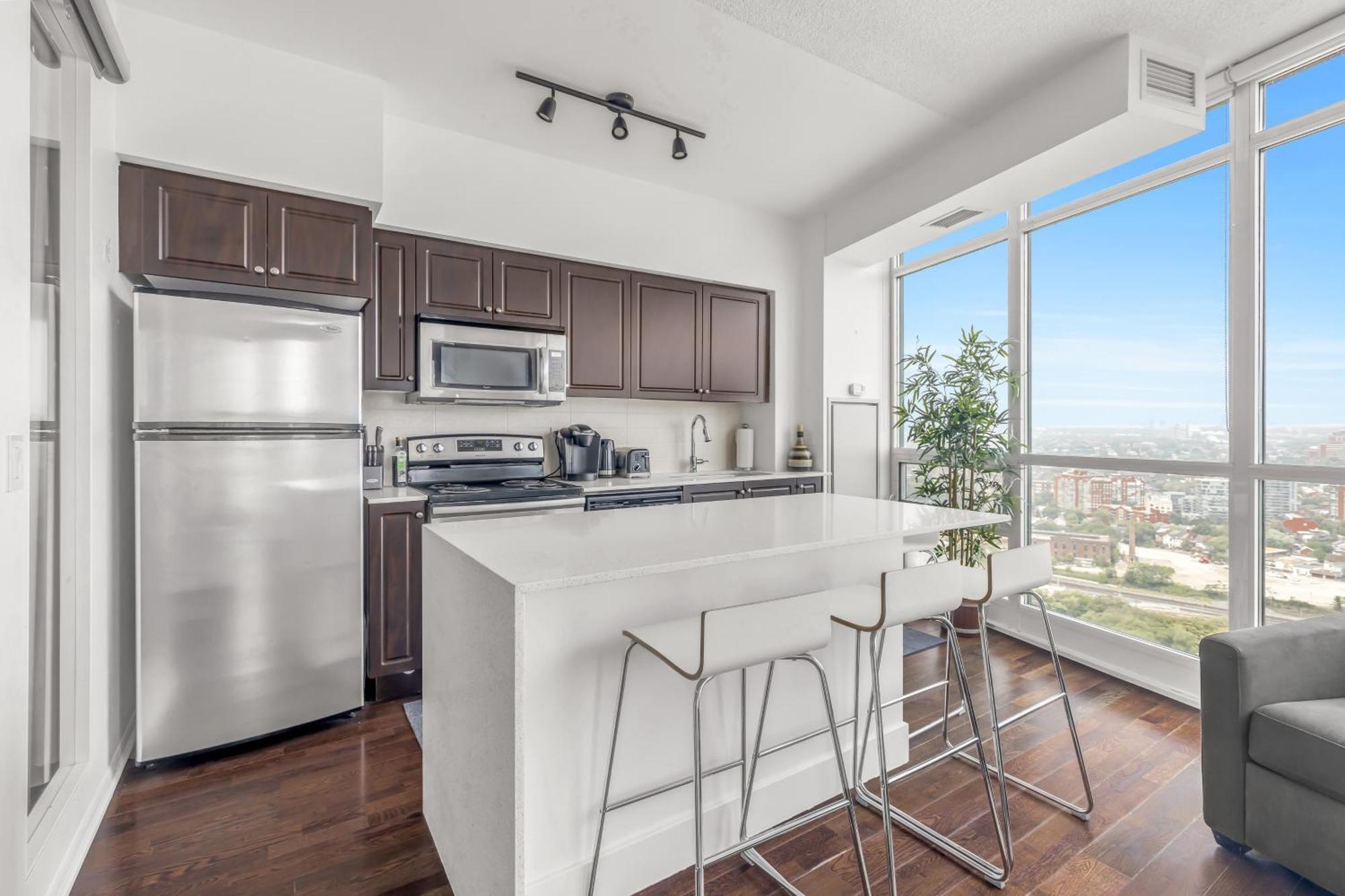 2 Bedroom Waterfront Condo Downtown W/ Free Parking Toronto Bagian luar foto