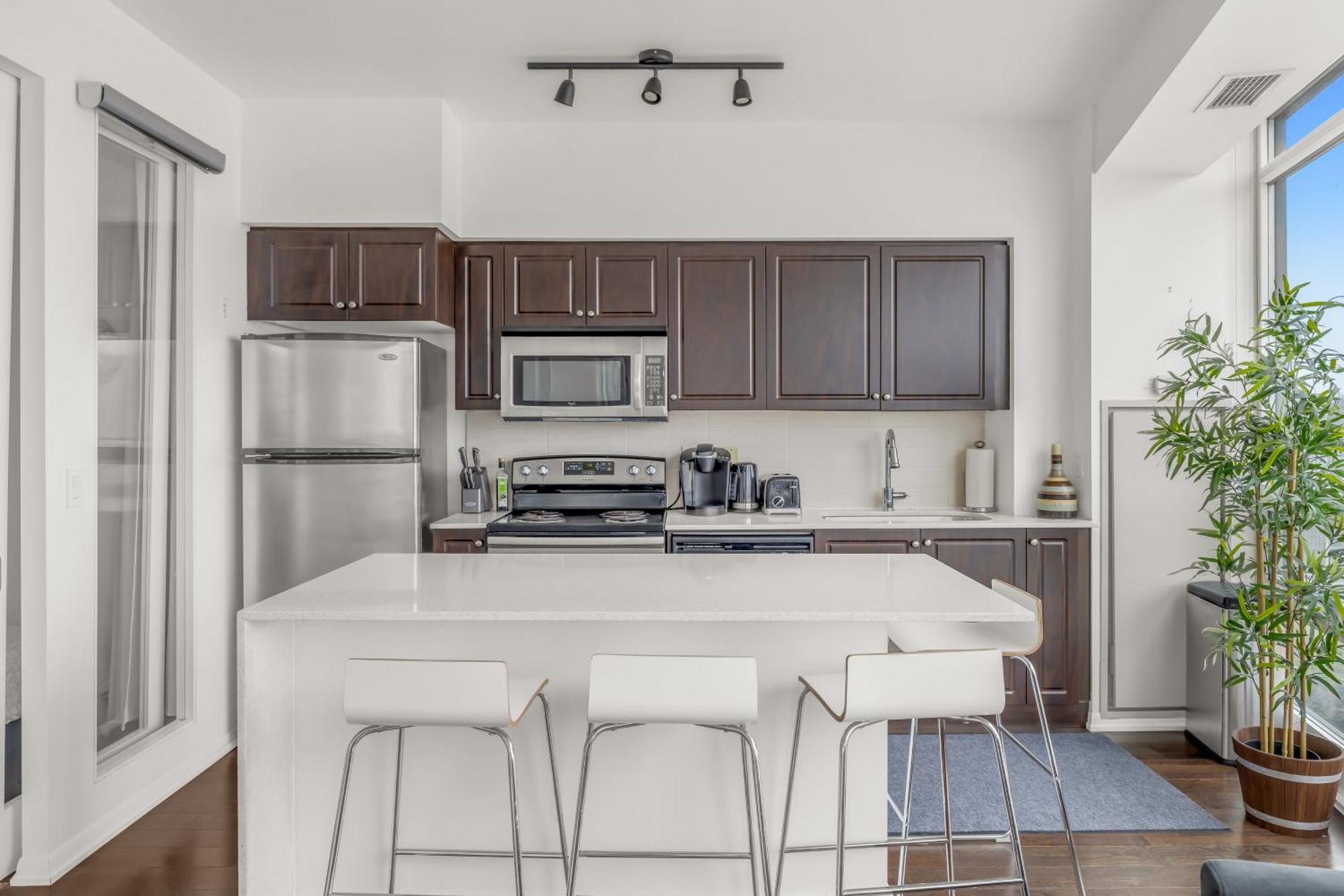 2 Bedroom Waterfront Condo Downtown W/ Free Parking Toronto Bagian luar foto