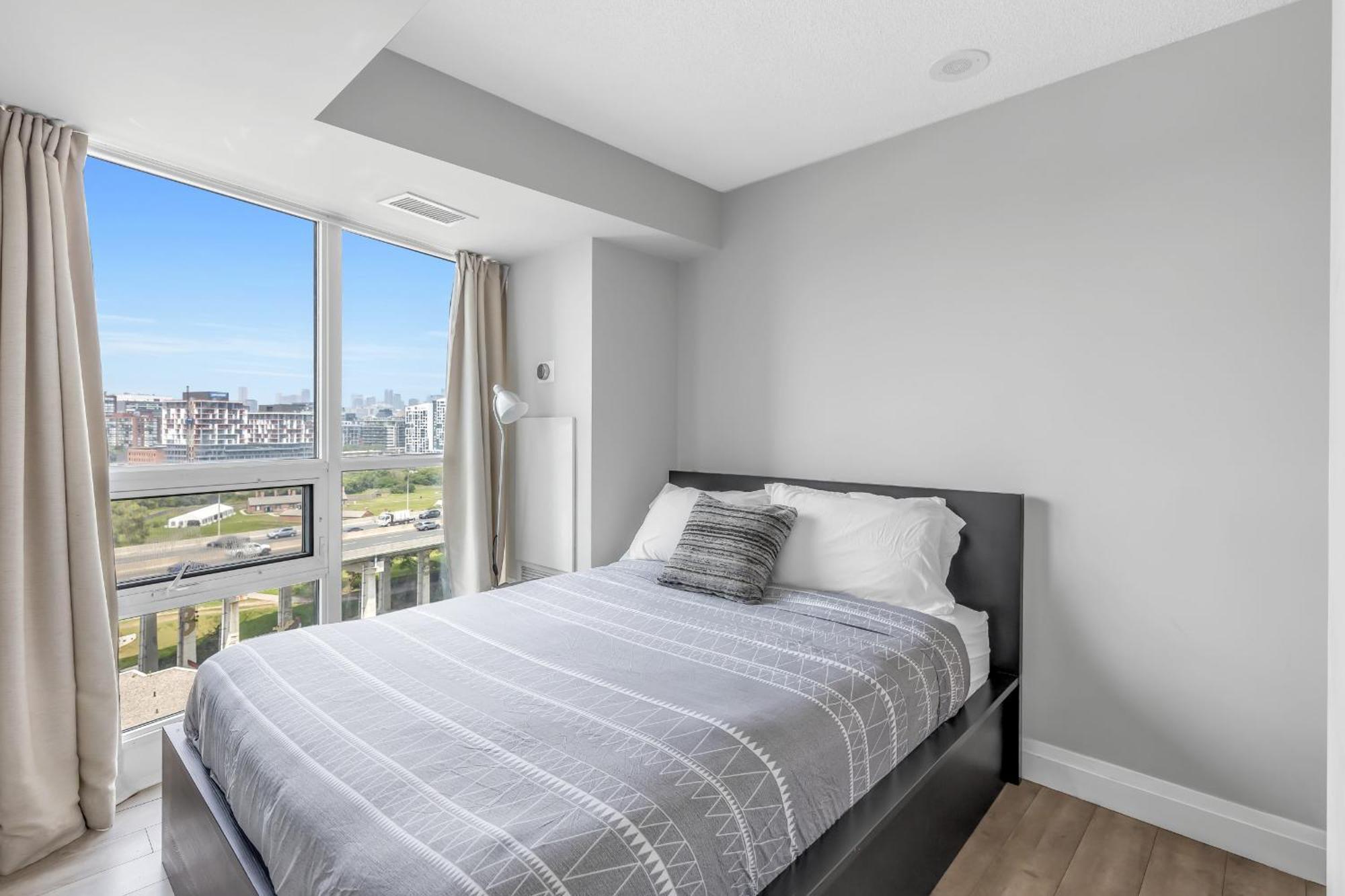 2 Bedroom Waterfront Condo Downtown W/ Free Parking Toronto Bagian luar foto