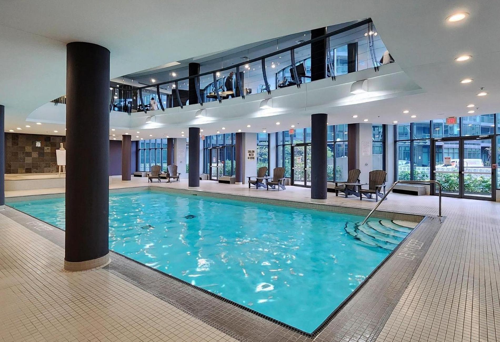 2 Bedroom Waterfront Condo Downtown W/ Free Parking Toronto Bagian luar foto