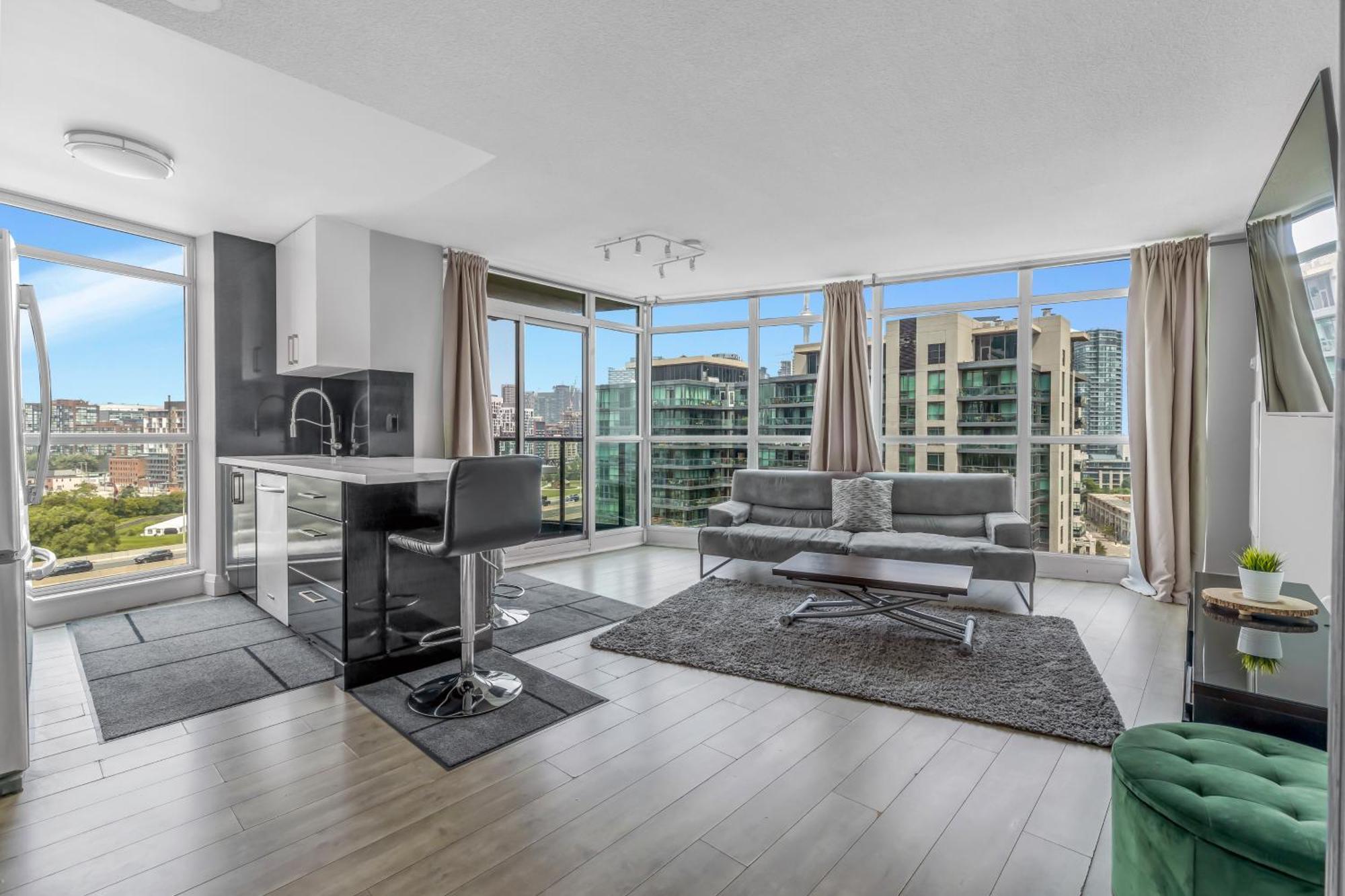 2 Bedroom Waterfront Condo Downtown W/ Free Parking Toronto Bagian luar foto