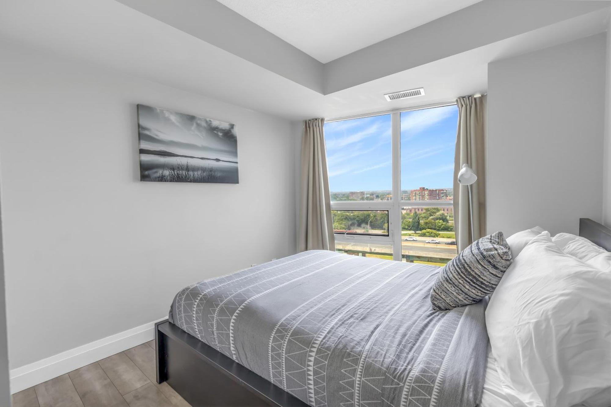 2 Bedroom Waterfront Condo Downtown W/ Free Parking Toronto Bagian luar foto