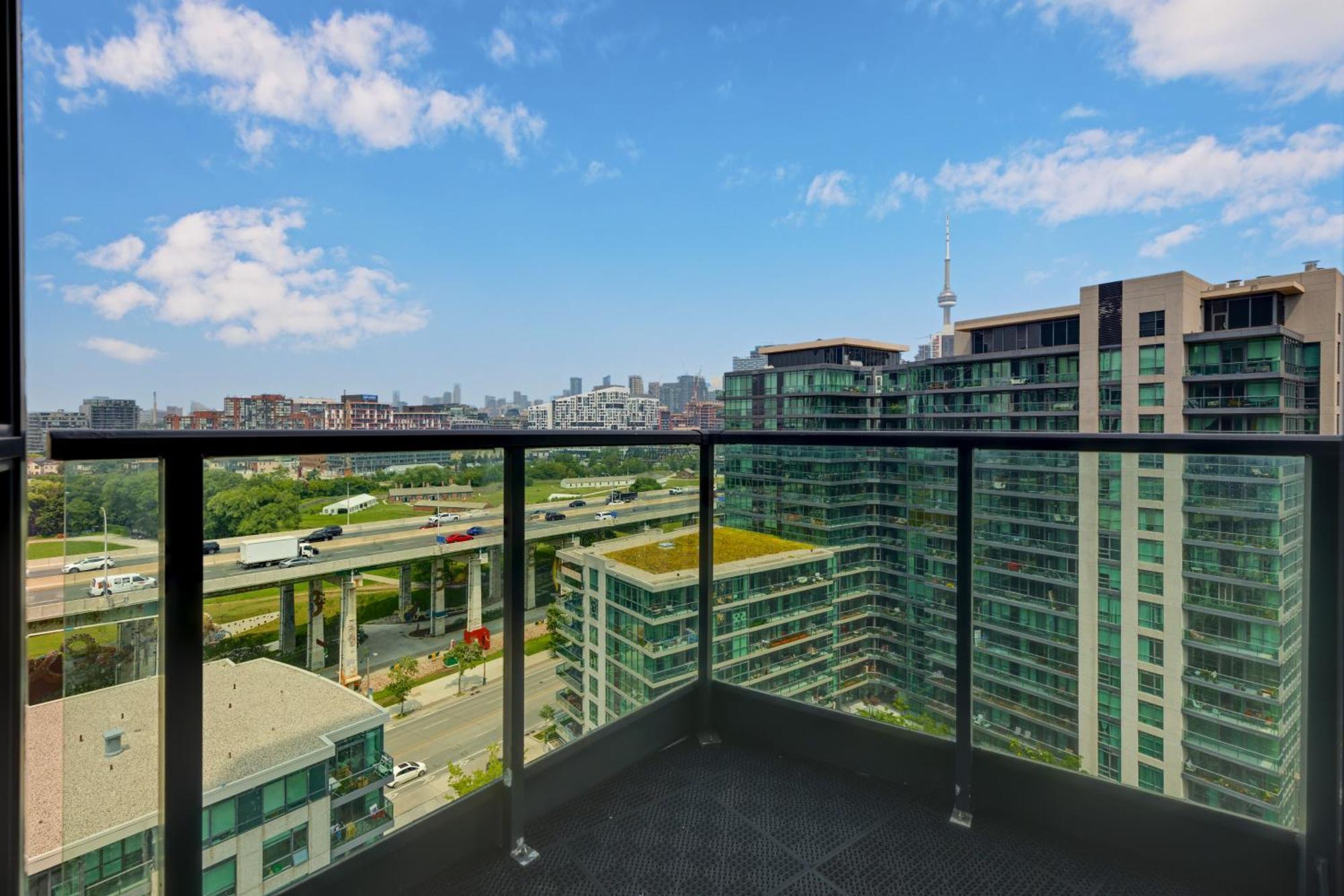 2 Bedroom Waterfront Condo Downtown W/ Free Parking Toronto Bagian luar foto