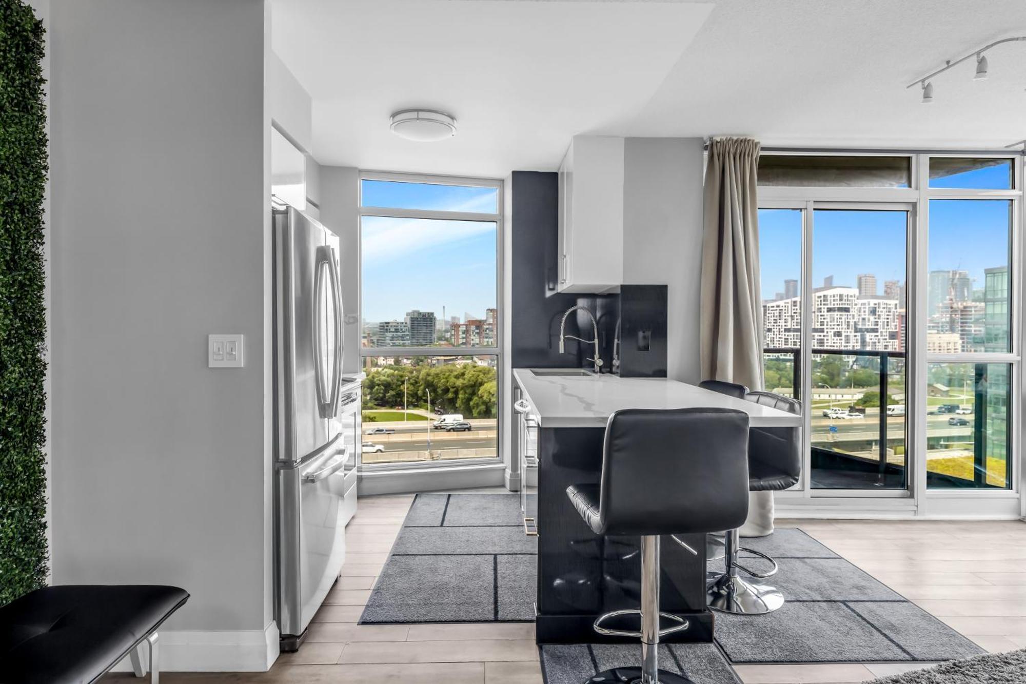 2 Bedroom Waterfront Condo Downtown W/ Free Parking Toronto Bagian luar foto